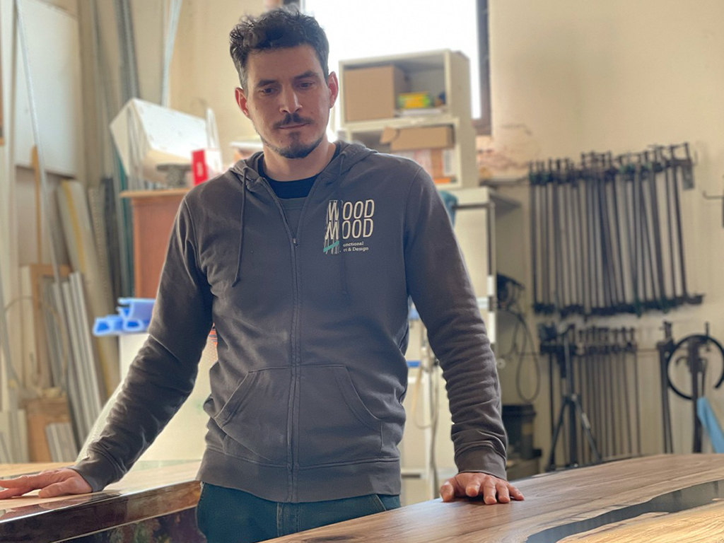 Finitura lucida o opaca per il tuo tavolo in legno e resina