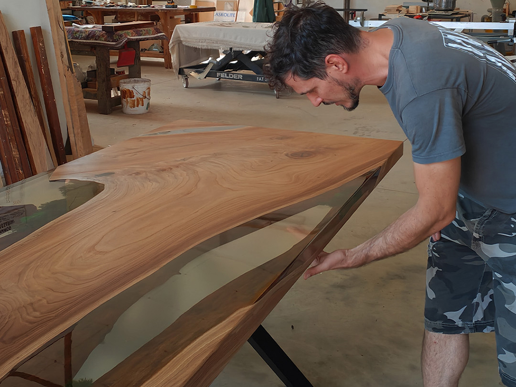 Tavoli legno e resina in offerta